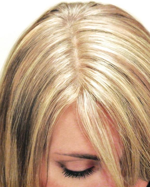 Produktbild Color Wow Root Cover Up Camouflage Roots & Regrowth Instantly Powder - Hair Powder to cover (Blond)