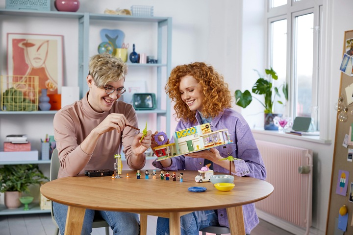 Actual product image LEGO Ideas BTS Dynamite (21339, LEGO Ideas, LEGO Rare Sets)