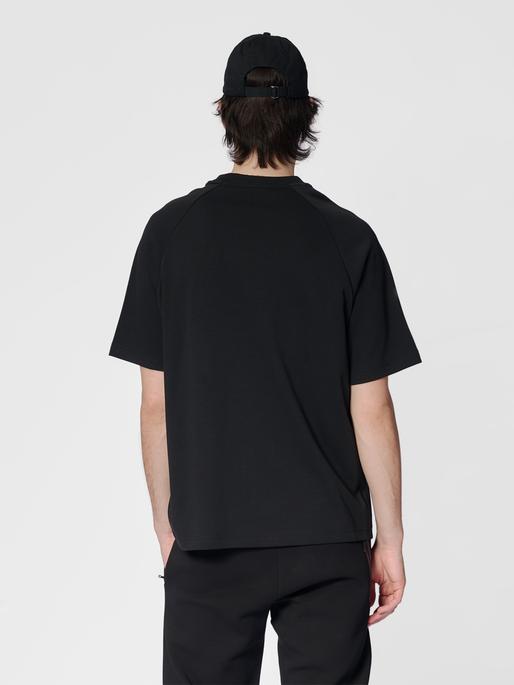Actual product image hummel hmlTECH LOOSE TEE (XS)