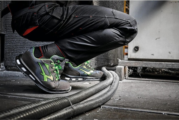 Immagine prodotto U-Power Scarpa di sicurezza Point taglia 44 grigio/verde S1P SRC EN ISO 20345 in pelle scamosciata/nylon (S1P, 44)