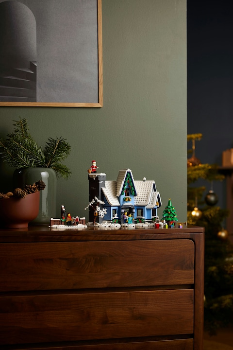 Actual product image LEGO Visit of Santa Claus (10293, LEGO Creator Expert, LEGO Rare Sets)