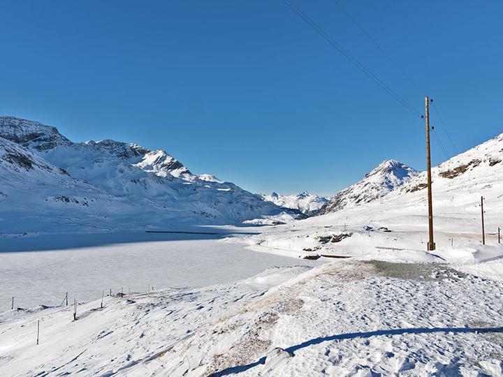 Immagine prodotto Smartbox 2 notti all'Hotel Bernina con un'escursione a racchettoni sotto il cielo limpido di Poschiavo (2 pers.)