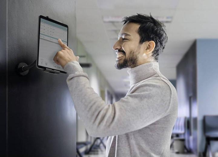 Produktbild Durable Tablethalterung TOUGH WALL/ TABLE/7-13"/-8mm/voll beweglich