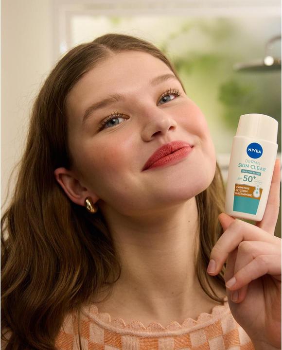 Immagine prodotto NIVEA Derma Skin Clear Daily UV Fluid LSF 50+ (40 ml, Fluido viso, SPF 50+)