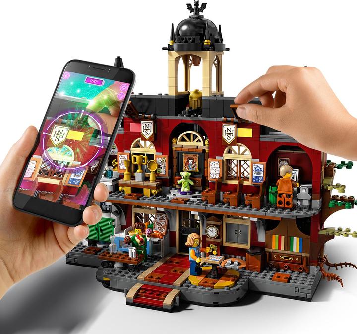 Actual product image LEGO Newbury's haunted school (70425, LEGO Hidden Side)