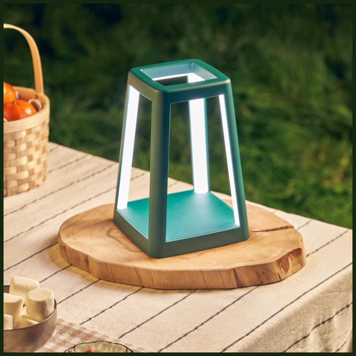 Actual product image Lexon Lantern Lampa LED z ładowarką indukcyjną ciemnozielony/dark green LH94DG1
