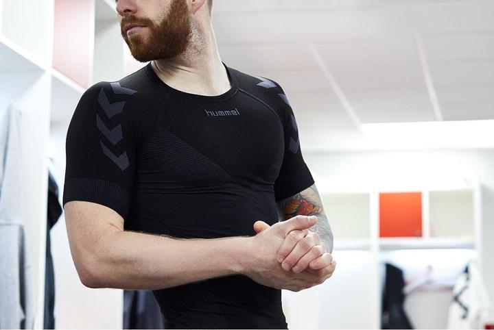 Actual product image hummel First Seamless Jersey S/S (S)