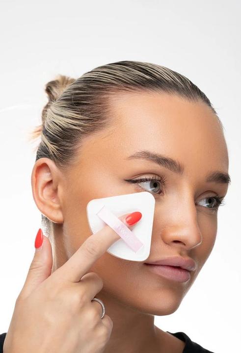 Actual product image Brush Works Triangular Pillow Puff Duo