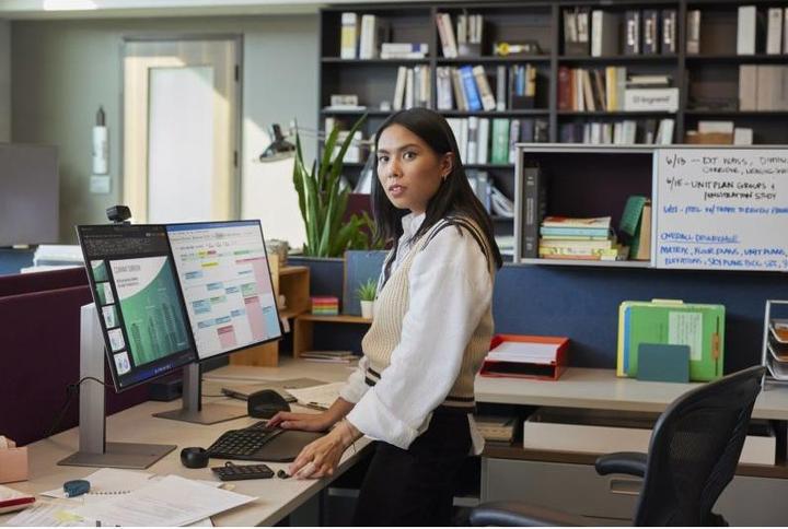 Actual product image HP Series 7 Pro 724pu Docking Display (1920 x 1200 pixels, 24")