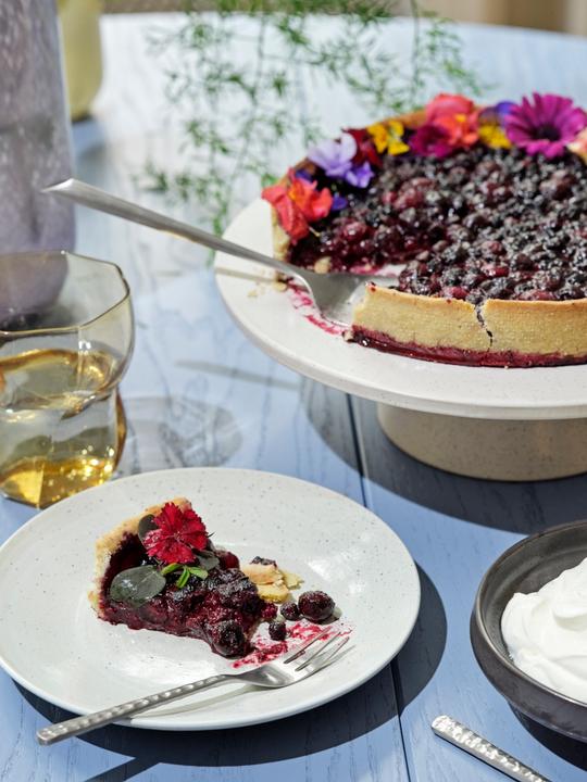 Actual product image Broste Copenhagen Nordic Cake Plate, Stoneware - Vanilla