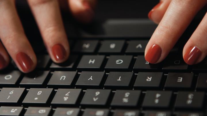 Actual product image Logitech Wireless Illuminated Keyboard K830 (DE, Wireless)