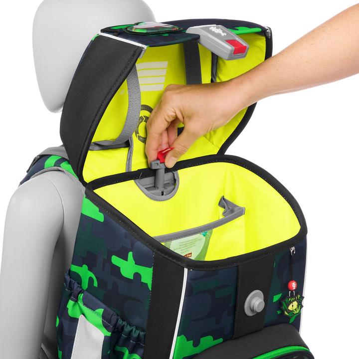 Actual product image Step by Step Black Cat Chiko (23 l)