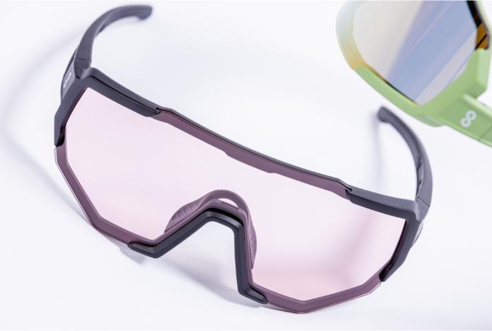 Immagine prodotto Coast Optics Occhiali sportivi Nita neri con cristalli rosa e lenti trasparenti (Nero, Cristallo Rosa, Lucidi)