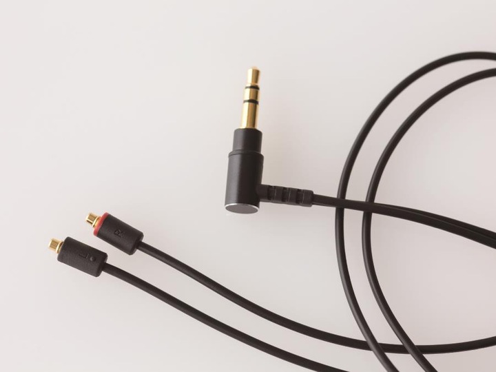 Actual product image FINAL E4000 (Cable)