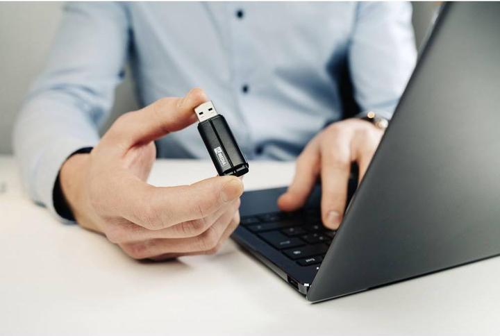 Produktbild MyMedia USB 2.0 Stick 8GB, schwarz (8 GB, USB-A)