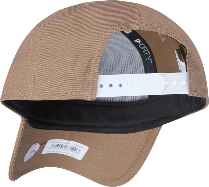 Actual product image New Era 9Forty Snapback Trucker Cap - New York Yankees khaki