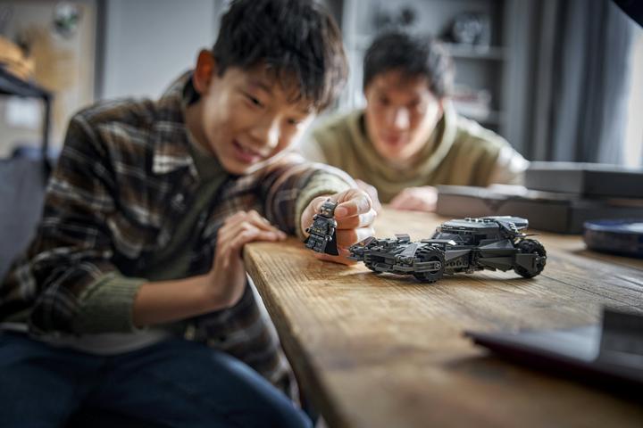 Immagine prodotto LEGO Supereroi Batman v Superman: Batmobile (76331, LEGO DC)