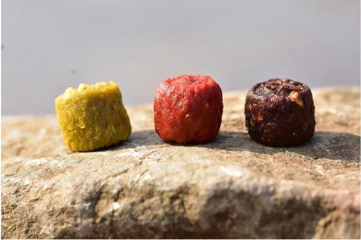Produktbild Dynamite Baits Big Fish River Durable Hookers Cheese & Garlic (1.20 cm)