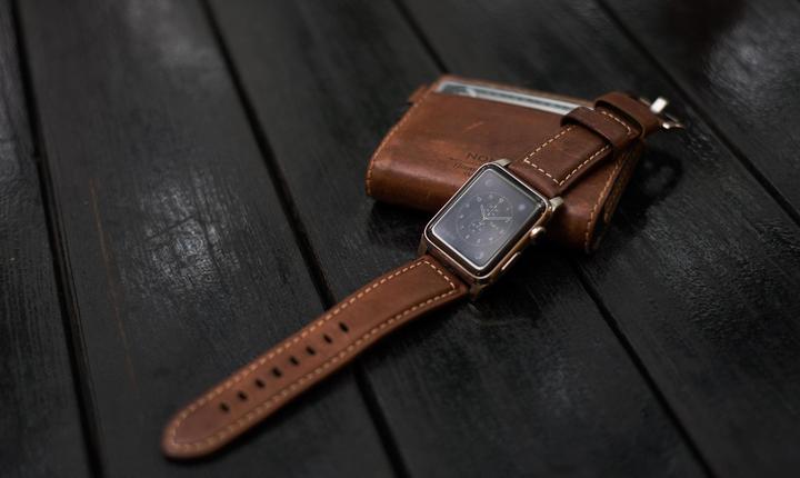 Actual product image Nomad Traditional Strap (44 mm, Leather)