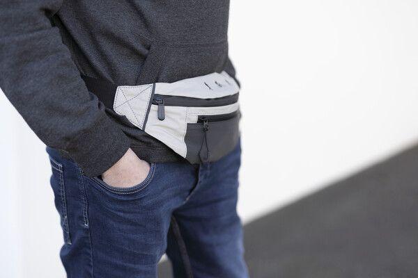 Produktbild Troika REFLECTIVE BAG Gürteltasche reflektierend, grau/schwarz