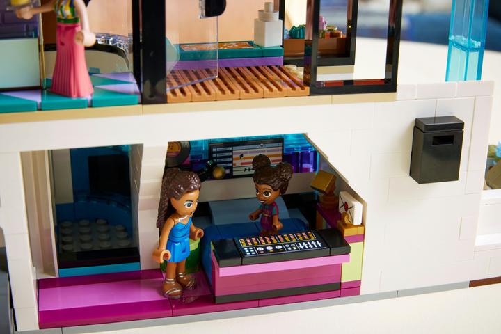 Productafbeelding LEGO Andreas moderne villa 42639 (42639, LEGO Vrienden)