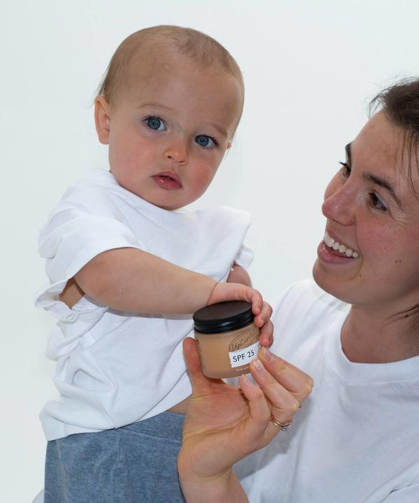 Actual product image UpCircle SPF 25 with Raspberry Seed Oil (Suntan cream, SPF 25, 60 ml, 60 g)