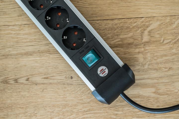 Produktbild Brennenstuhl 1391030600 Steckdosenleiste mit Schalter Silber-Schwarz Schutzkontakt 1 St. (6 x, CEE 7/3, 3 m)