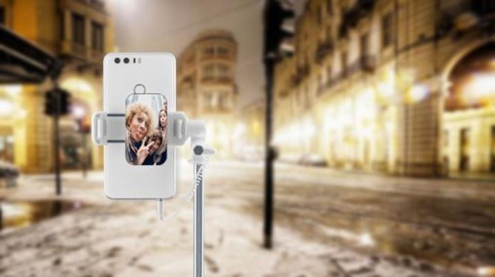 Actual product image Cellularline Selfie Stick - Total View Universal