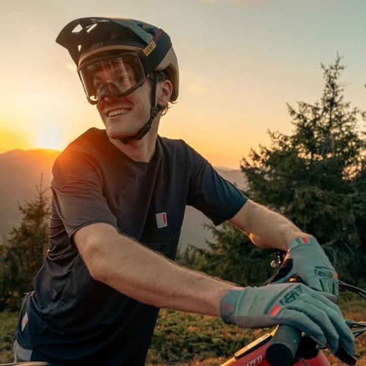 Actual product image Leatt Goggle Velocity 4.0 MTB X-Flow Iriz - Iriz Red Blue UC 26% (Blue)