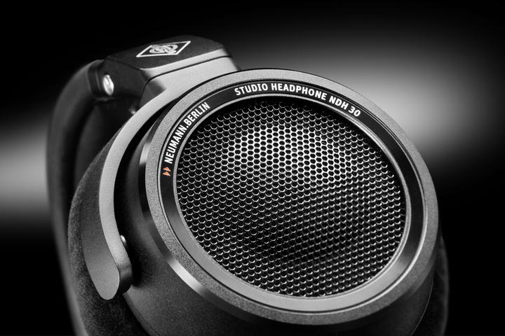 Actual product image Neumann NDH 30 Black Edition studio-koptelefoon (Cable)