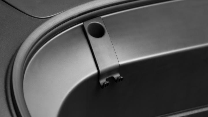 Image du produit Made4EV Taschenhaken für den Frunk des Tesla Model 3