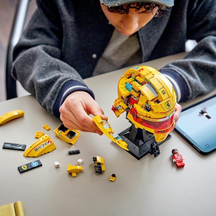 Actual product image LEGO Scuderia Ferrari HP Lewis Hamilton Helmet (LEGO Editions)