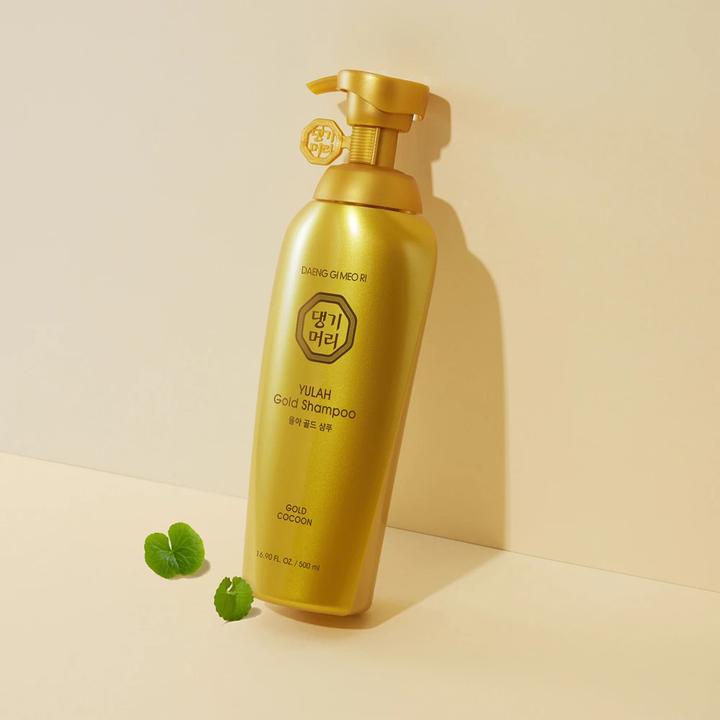 Actual product image Daeng Gi Meo Ri Yulah Gold Shampoo 500 Ml (Liquid shampoo, 500 ml)