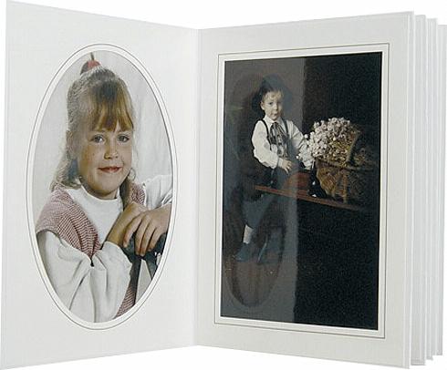 Produktbild Daiber 1x125 Endlospassepartouts 13x18 weiss/Goldlinie (13 x 18 cm)