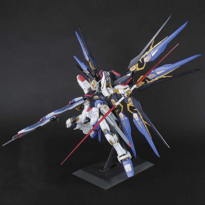Immagine prodotto Bandai Gundam - Strike Freedom Gundam Perfect Grade
