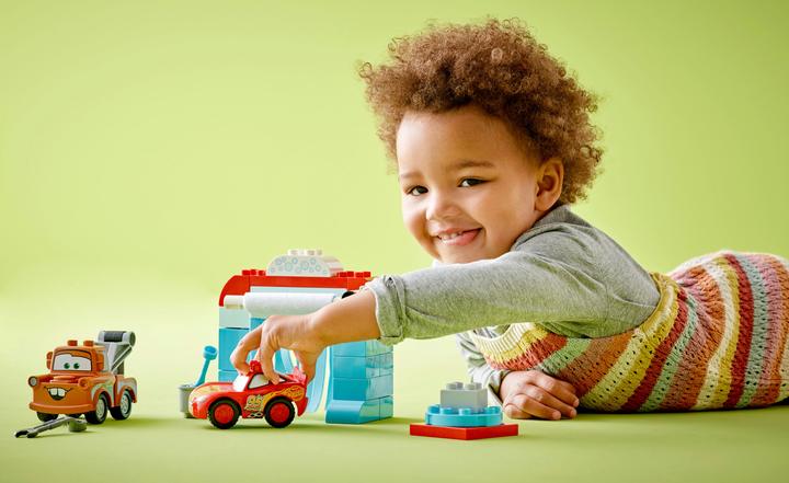 Actual product image LEGO Lightning McQueen and Mater in the car wash (10996)