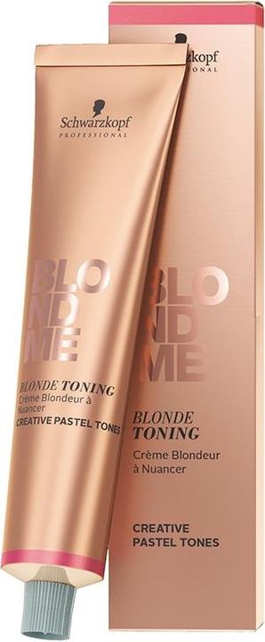 Mescola la Crema tonificante Blondme e lo Sviluppatore biondo Blondme Balsam in parti uguali (1:1).