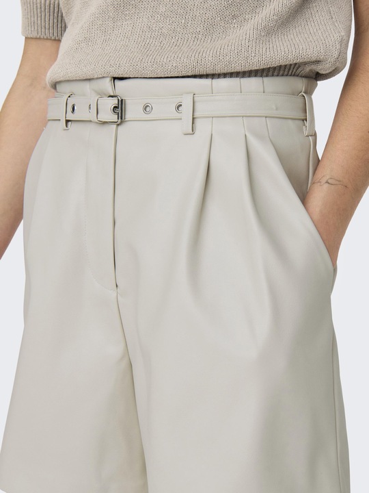 Actual product image Only ONLHEIDI Mid-rise waist Regular fit Leather-look shorts Leather-look shorts (XL)