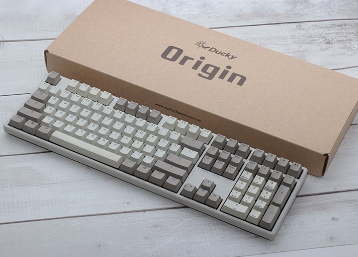 Produktbild Ducky Origin Vintage Gaming Tastatur, Cherry MX-Speed-Silver (DE, Kabelgebunden)