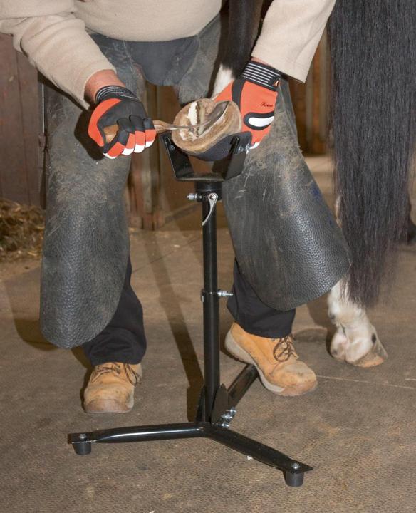 Actual product image Kerbl EcoFlex hoof trestle