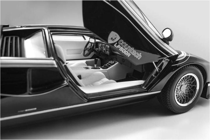 Produktbild Kyosho Lamborghini Countach LP500R Schwarz / Weiss, 1:18