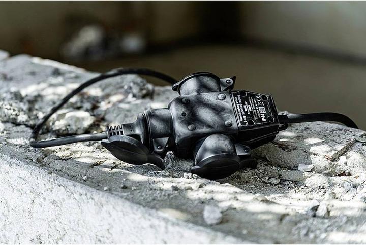 Actual product image Brennenstuhl 3 sockets with hinged cover, Max. Cross section from 2