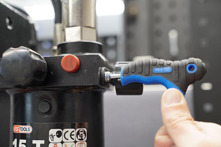 Actual product image Brilliant Tools BT041100