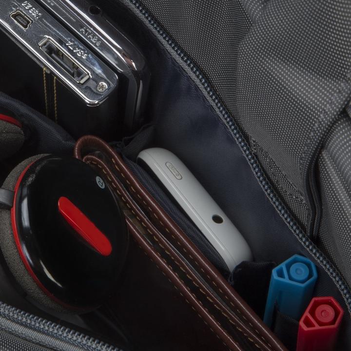 Actual product image Rivacase Riva Case 8231 Notebook Bag (15", Universal)