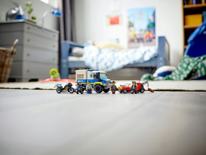 Actual product image LEGO Police Prisoner Transporter (60276, LEGO City, LEGO Rare Sets)