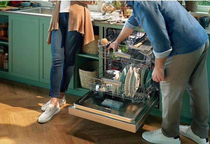 Actual product image Hotpoint HFO 3O32 CW X Dishwasher Free installation 14 place settings D