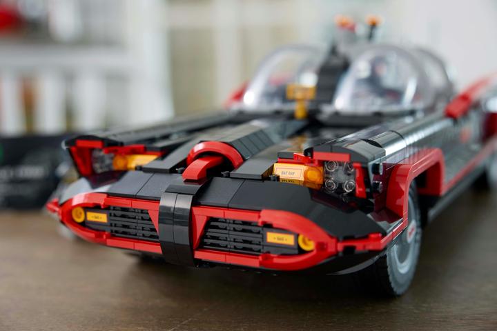 Productafbeelding LEGO Batman™: Batmobile™ van de klassieke tv-serie (76328, LEGO DC, LEGO Zeldzame Sets)