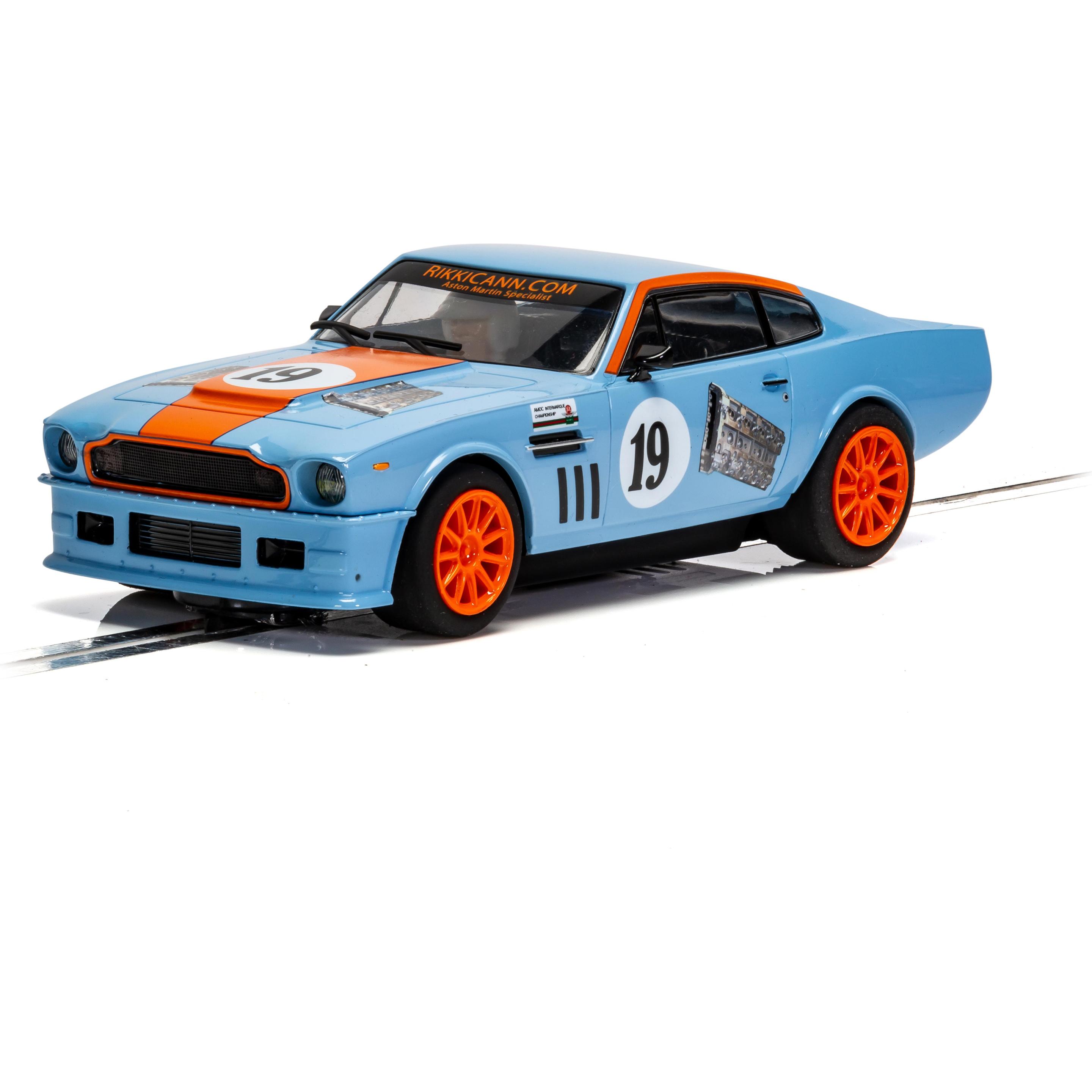 Hornby Aston Martin V8-Gulf Edition-Rikki Cann Racing