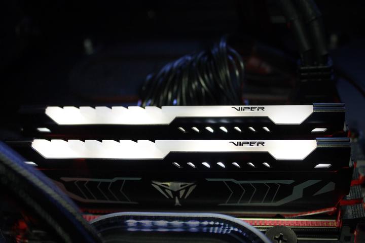 Actual product image Patriot 16 GB DDR4 RAM PC3200 CL16 Viper LED white 2x8GB (2 x 8GB, 2133 MHz, DDR4-RAM, DIMM)