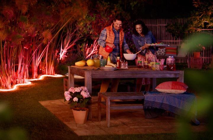 Produktbild Philips Hue Outdoor Erweiterung (RGBW, 200 cm, Outdoor)